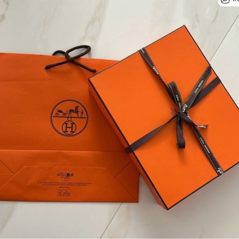 Hermès Orange empty Gift  Box with Ribbon